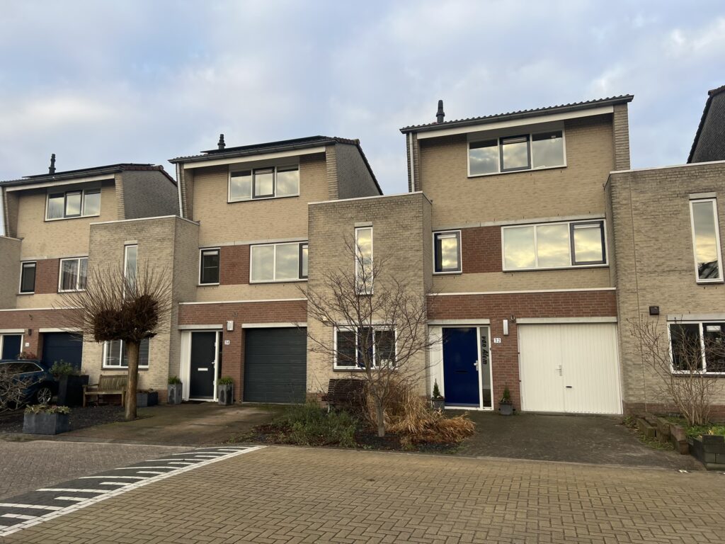 Geïnstalleerde aluminium schuifpui in woning Hunze Nieuwerkerk aan den IJssel