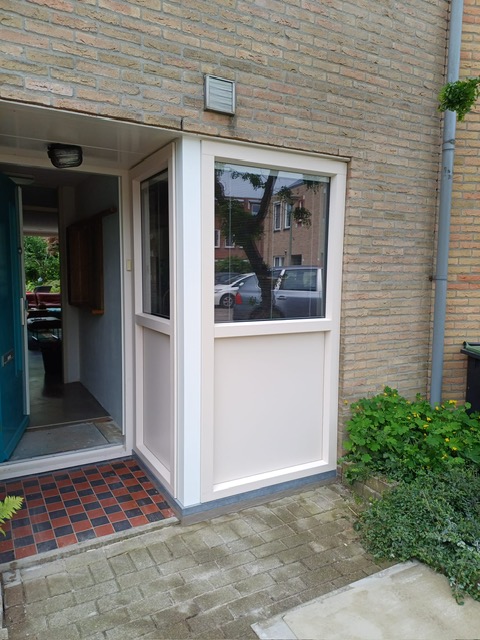 voordeur met kozijn in Honnerlage Gretehof