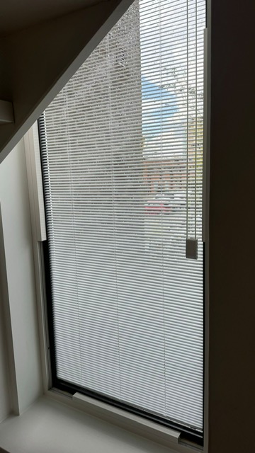 Detail van aluminium kozijn montage door Gewoon DICK in Barendrecht