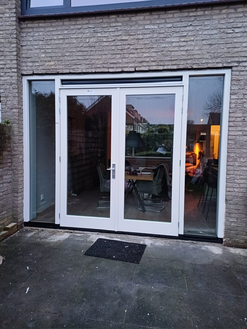 Houten openslaande deuren op maat gemaakt voor woning in Waddinxveen