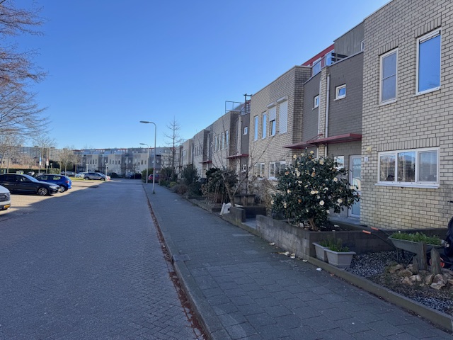 Moderne aluminium schuifpui geplaatst in woning Gounodstraat Capelle aan den IJssel