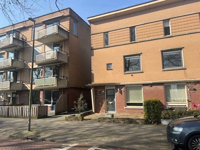 Stijlvolle aluminium schuifpui geïnstalleerd in woning Argentiniesingel Alphen aan den Rijn
