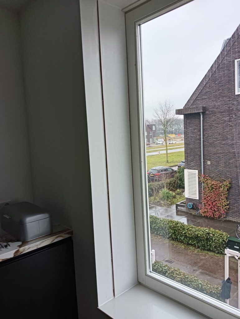Duurzaam houten kozijn geplaatst aan de Van der Duijn van Maasdamweg in Rotterdam