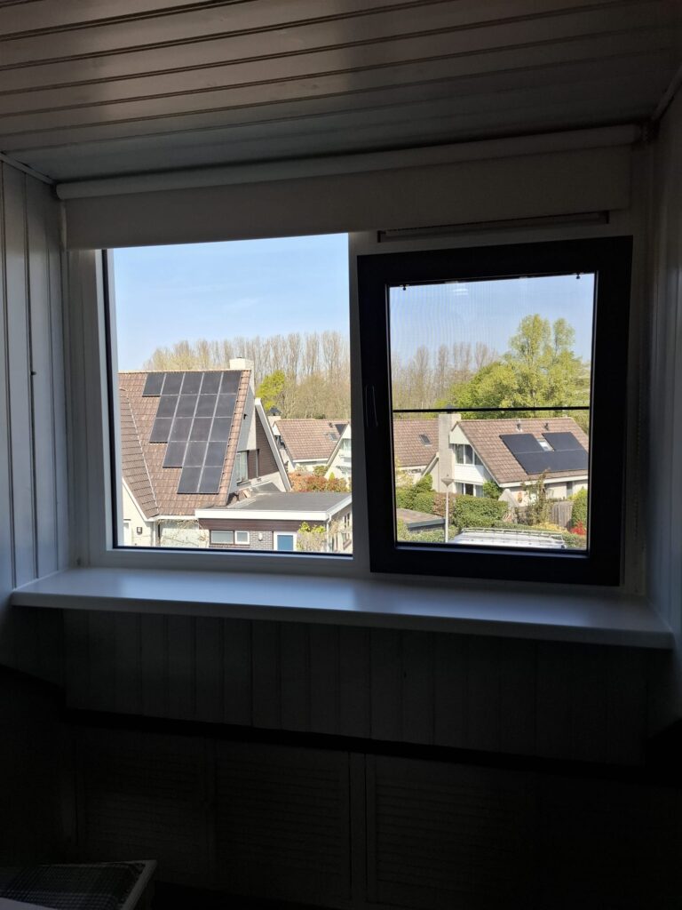 Afgewerkt kunststof kozijn zorgt voor verbeterde isolatie en uitstraling woning Nagelkruid