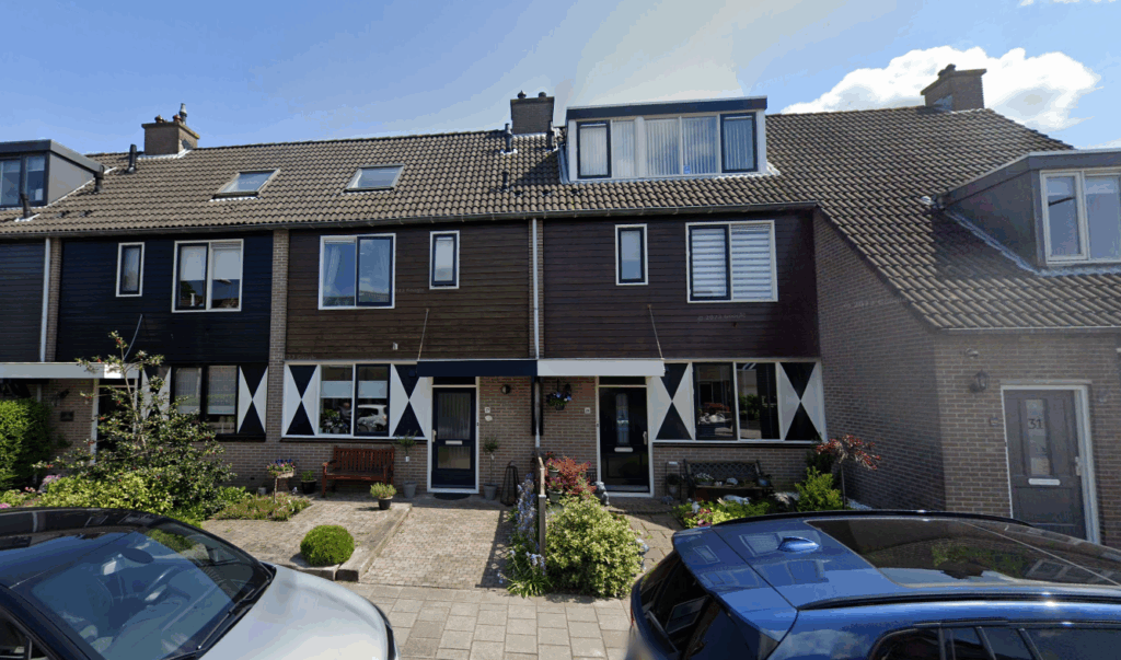 Vervanging van een kunststof dakkapel kozijn aan de Akkerweg in Moerkapelle
